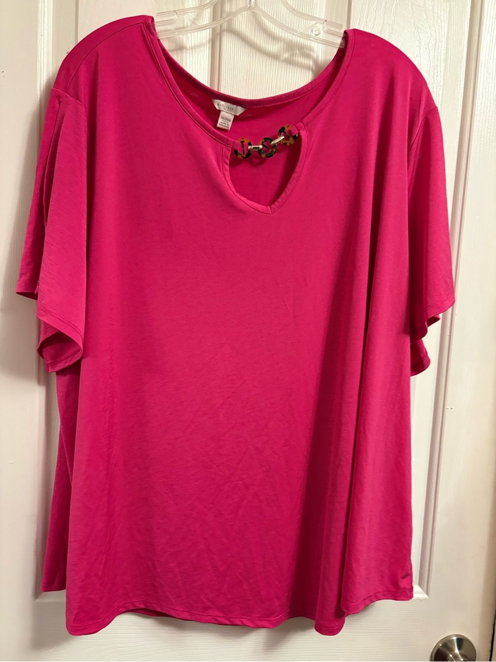 Women’s Fuchsia Short Sleeve Tee with Decorative Keyhole